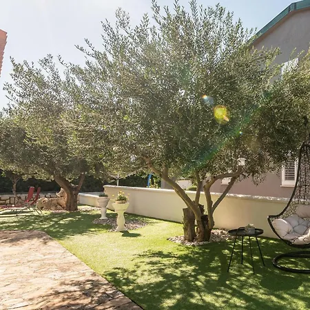 2 Bedroom Stunning In דירה *