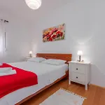 Appartement 2 Bedroom Stunning In Povljana