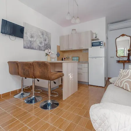 2 Bedroom Amazing In * 포블랴나