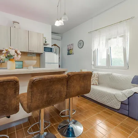 2 Bedroom Amazing In 포블랴나