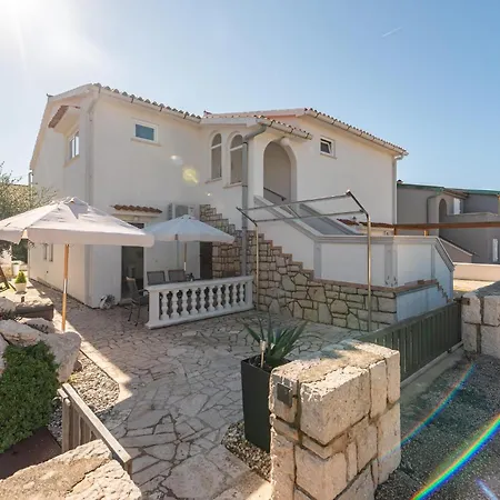 2 Bedroom Amazing In 포블랴나