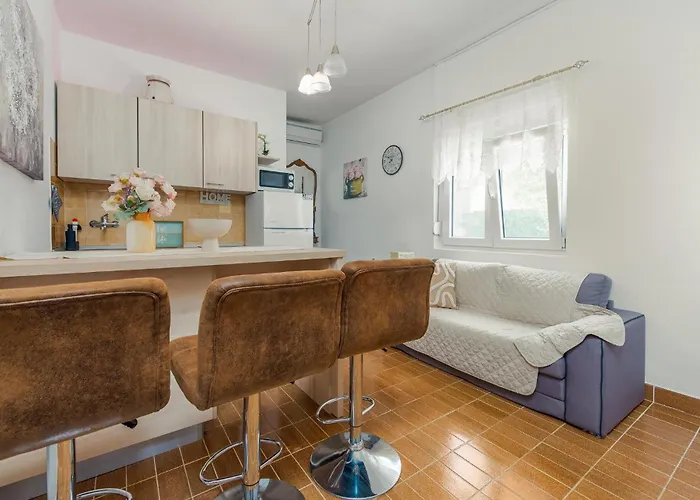 2 Bedroom Amazing In Povljana