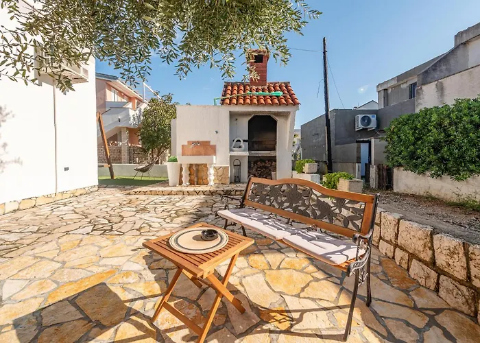 Apartman 2 Bedroom Amazing In Povljana