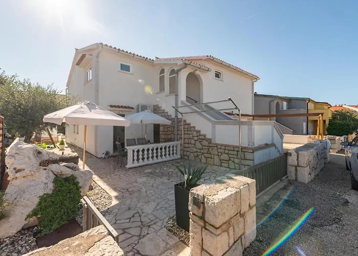 2 Bedroom Amazing In Povljana