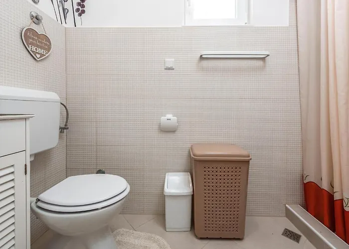 2 Bedroom Amazing In Apartman Povljana