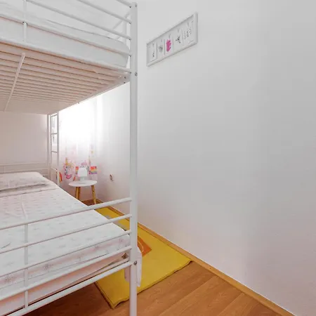 Apartamento 2 Bedroom Stunning In *