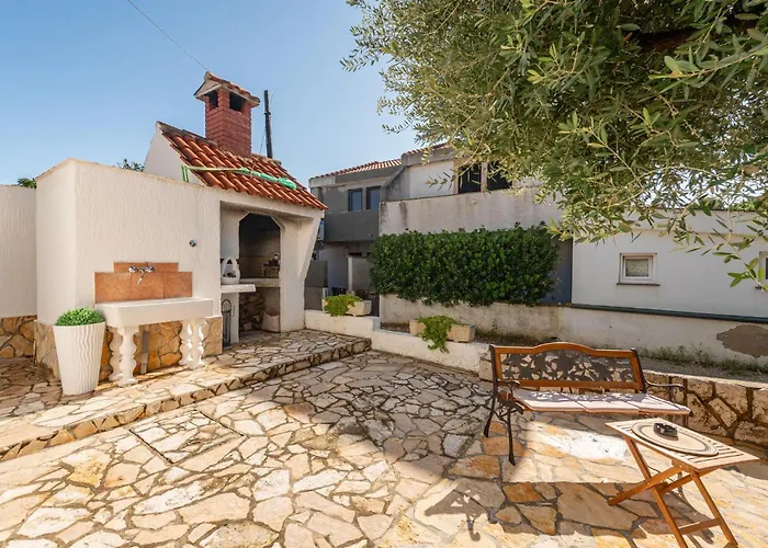 2 Bedroom Amazing In Apartman Povljana